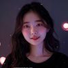 用户晓梅头像，喜欢用草莓视频app夜间护眼模式睡前放松的大学生女性用户